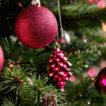 Jardin : Que faire de votre sapin de Noël après les fêtes ? Des idées durables pour une seconde vie ! sdxl-b84e4b77cbb95a17d7eb12128480e30e